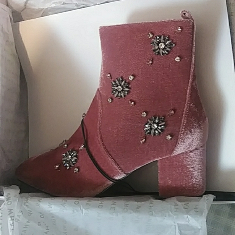 Who What Wear Pink ALESSIA EMBELLISHED VELVET ANKLE BOOT w/ Block Heel NIB - Picture 7 of 9